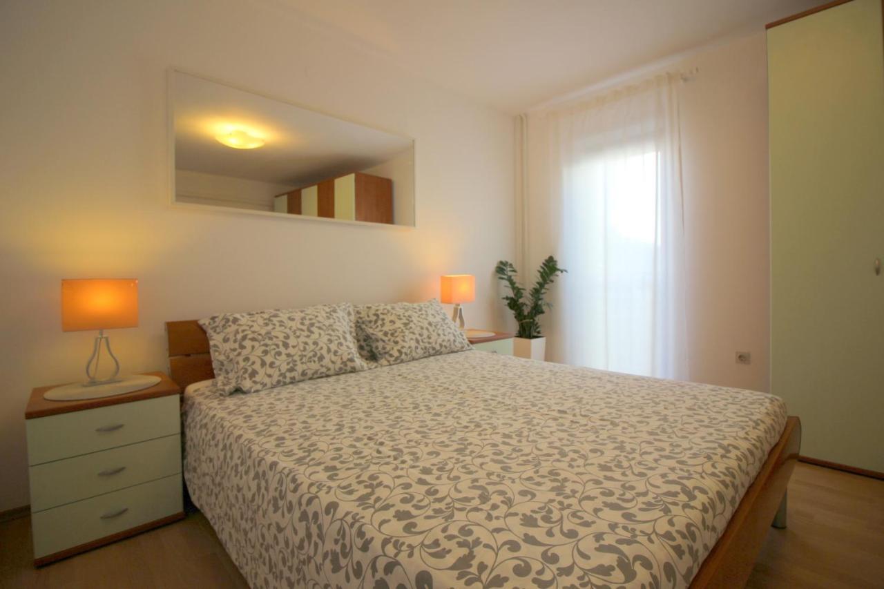 Modern Apartment Sabina With Nice Garden Пореч Екстериор снимка