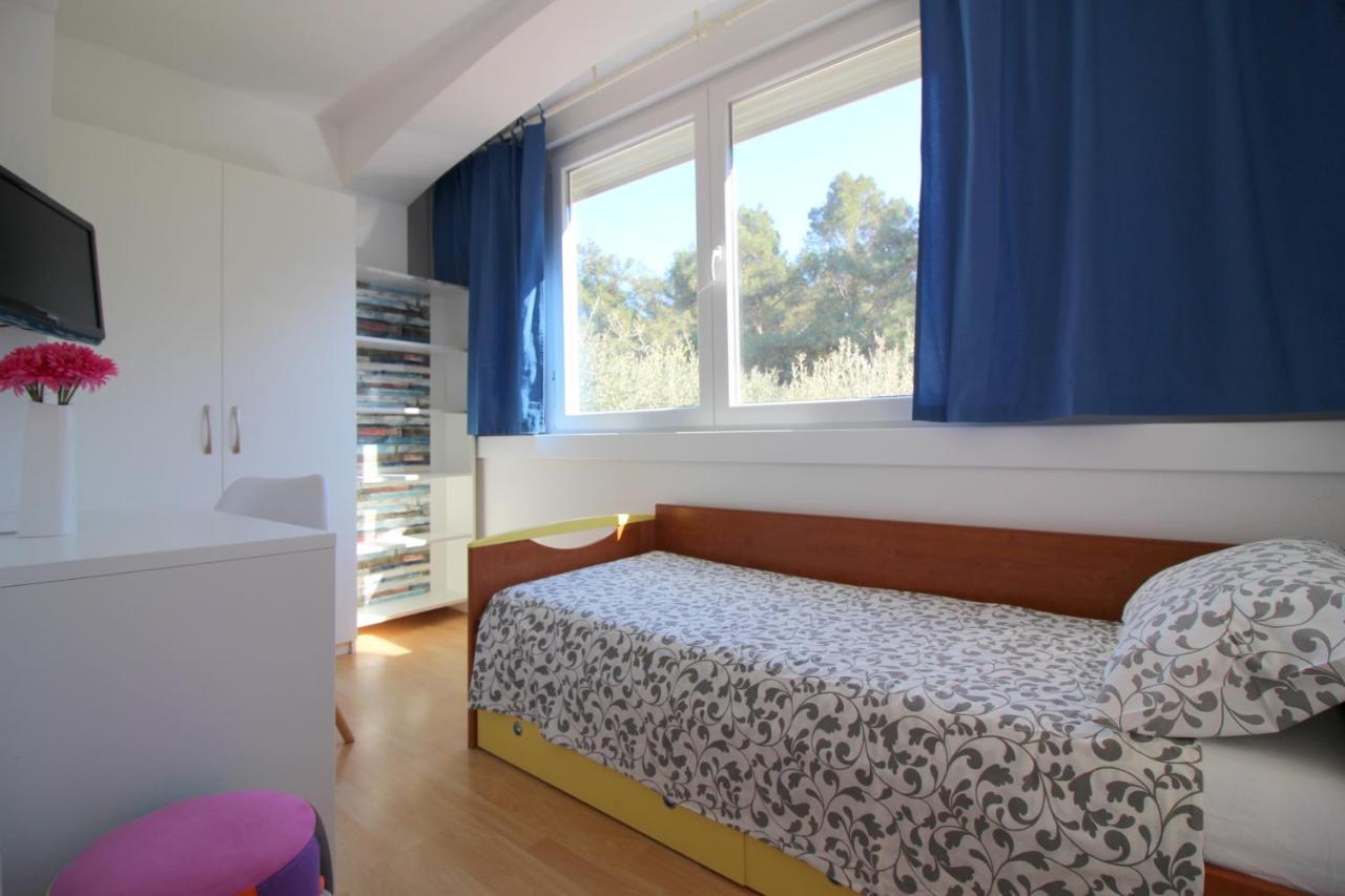 Modern Apartment Sabina With Nice Garden Пореч Екстериор снимка