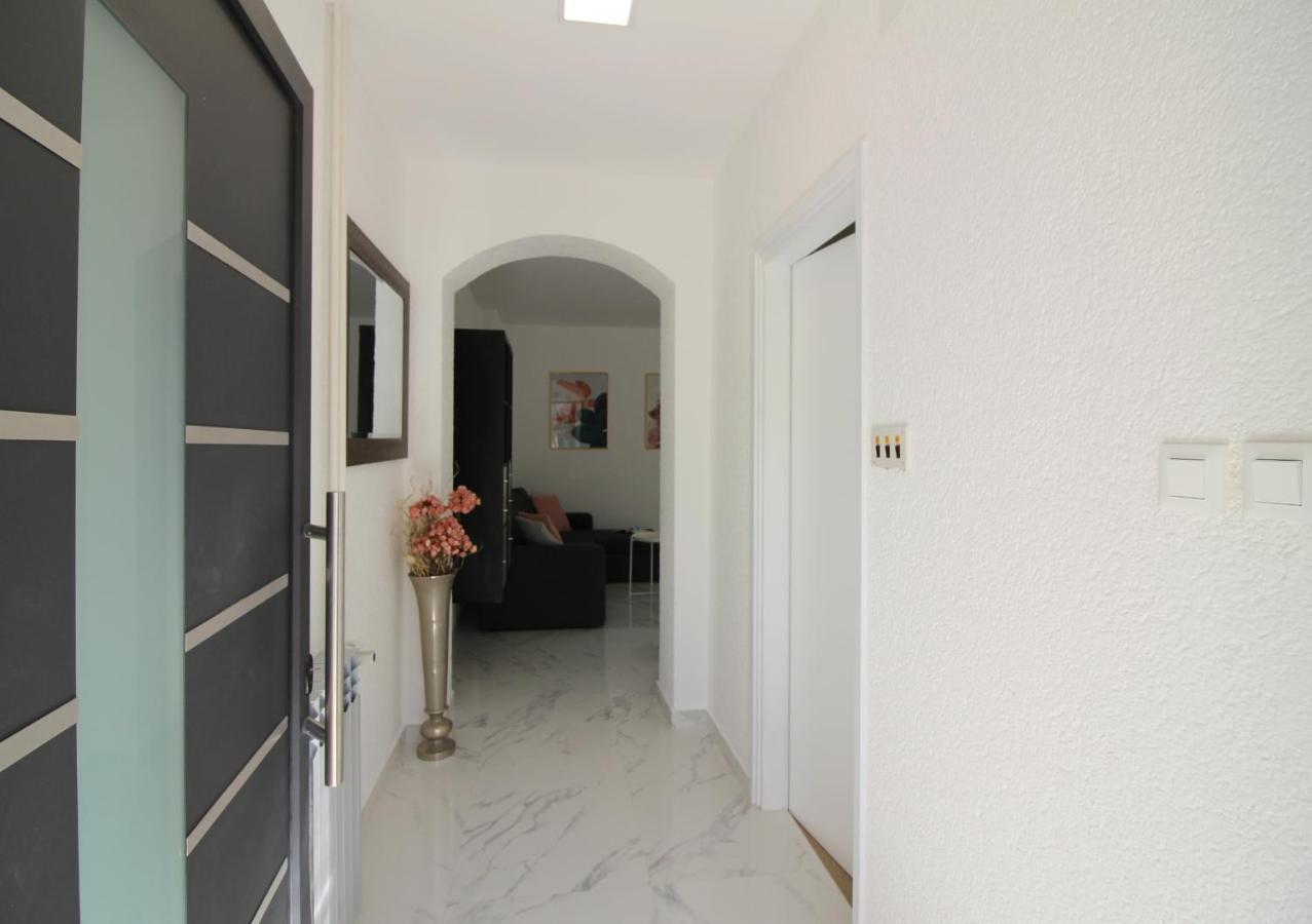 Modern Apartment Sabina With Nice Garden Пореч Екстериор снимка