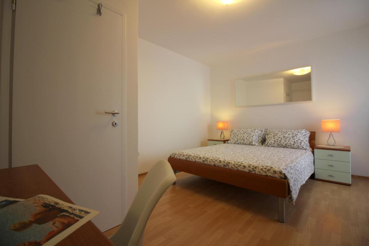 Modern Apartment Sabina With Nice Garden Пореч Екстериор снимка